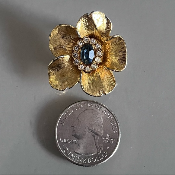 Kenneth Jay Lane Vintage Florentine Flower Gold Tone Rhinestone Clip Earrings - Picture 7 of 14